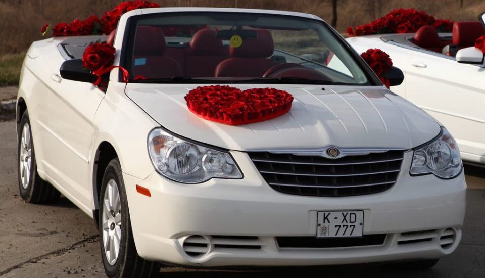 Chrysler Sebring decapotabilă albă