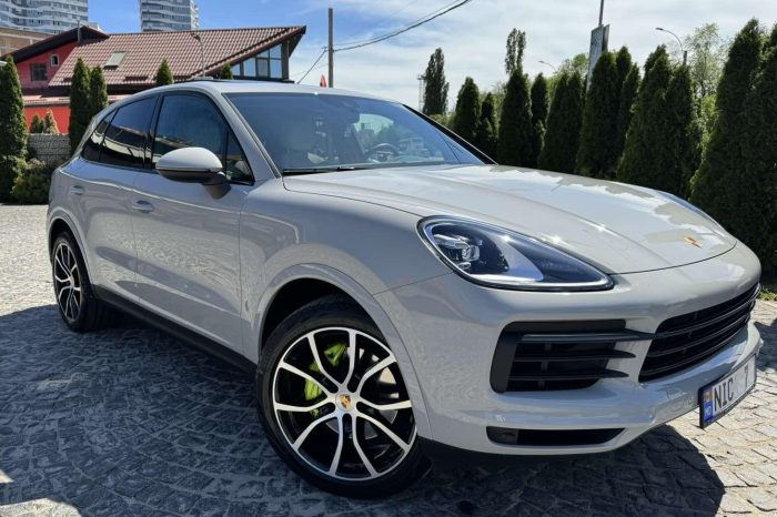 Porsche Cayenne gray